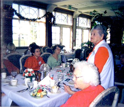 2000-holiday-lunch-evelyn-horne-and-mimi