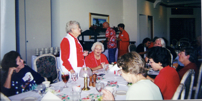 2000-holiday-lunch-mimi-and-evelyn-horne